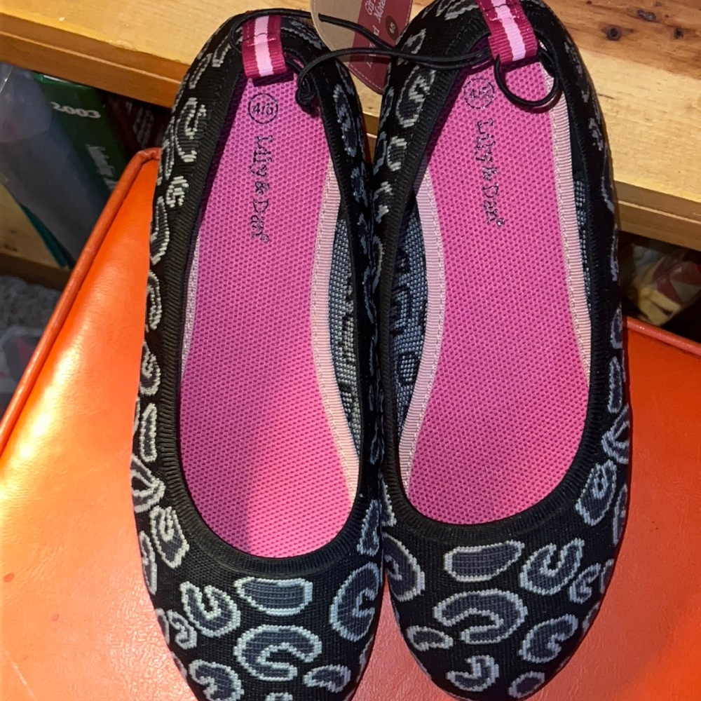 Lily @ Dan girls Rayclef material Flates size 4/5